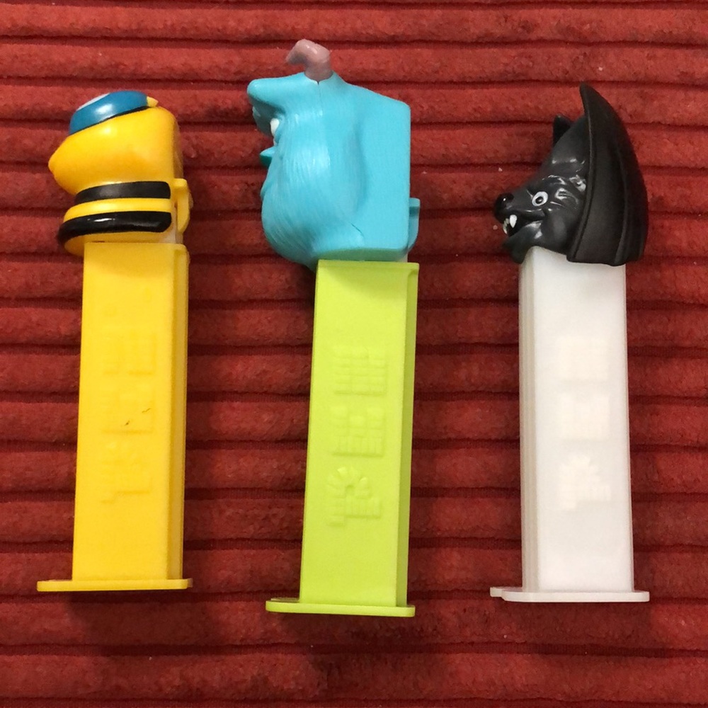 Pez Dispensers, Monsters, Black Bat and Feet Bug. - Picture 3 of 9